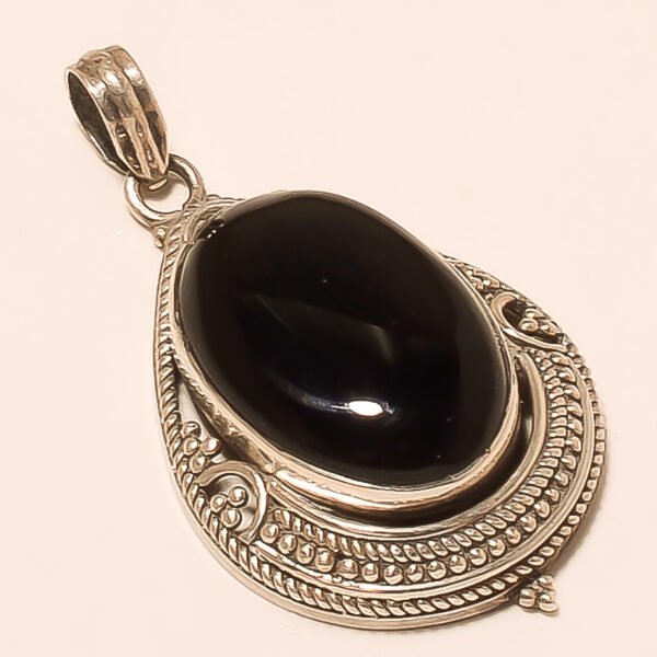 92.5 STERLING SILVER CARVED BEAUTIFUL ONYX PENDANT