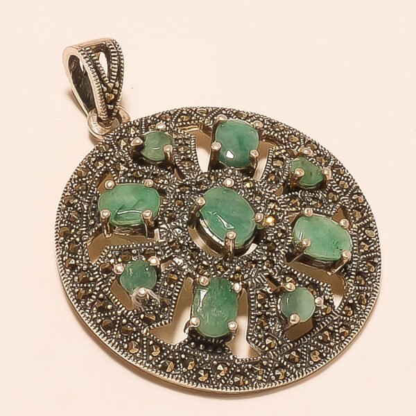 VINTAGE 92.5 STERLING SILVER MARKACITE BEAUTIFUL EMERALD PENDANT