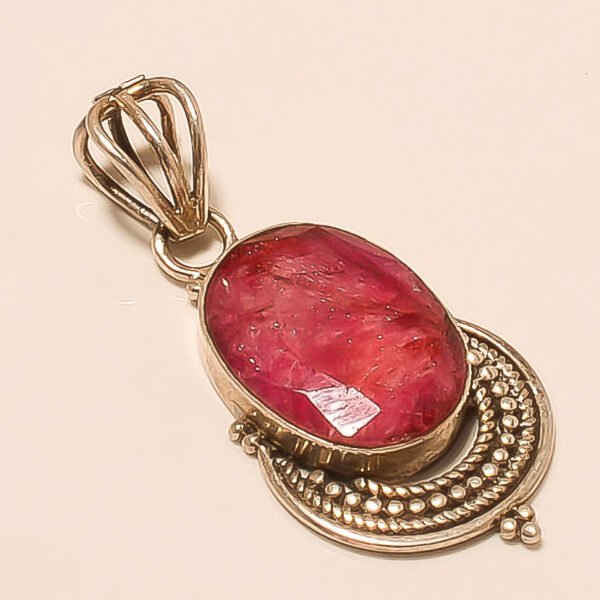 VINTAGE 92.5 STERLING SILVER CARVED BEAUTIFUL RUBY PENDANT