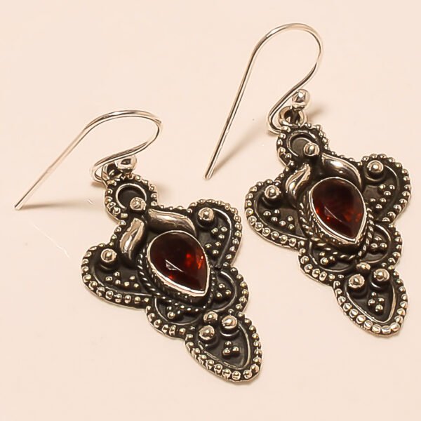 92.5 STERLING SILVER CARVED BEAUTIFUL GARNET DROP EARRING