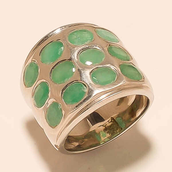 92.5 STERLING SILVER BEAUTIFUL EMERALD RING