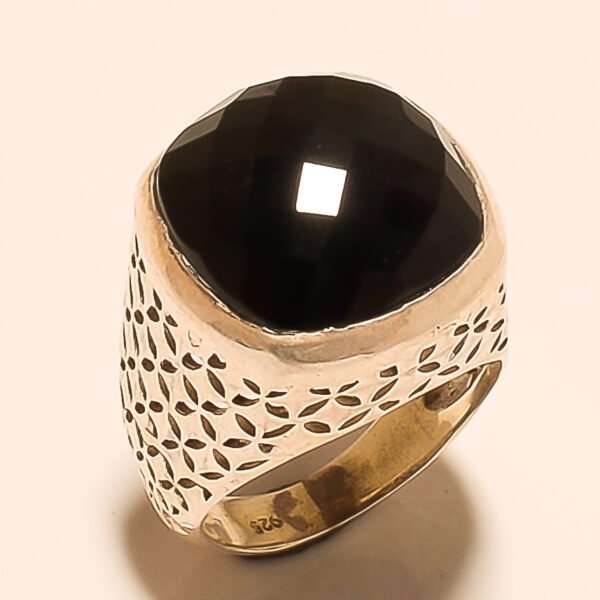 92.5 STERLING SILVER BEAUTIFUL ONYX RING