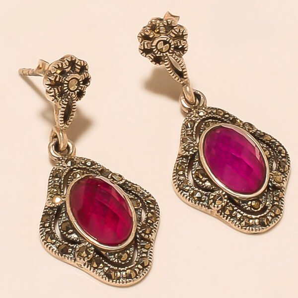 VINTAGE 92.5 STERLING SILVER CARVED BEAUTIFUL RUBY DROP EARRING