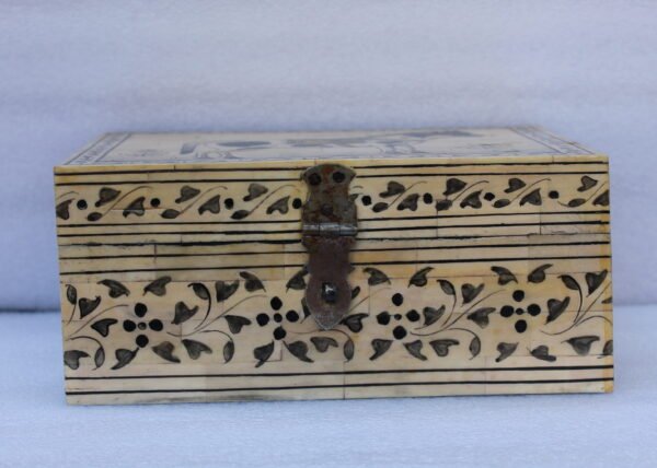 BEAUTIFUL JEWELLERY BOX - Image 3