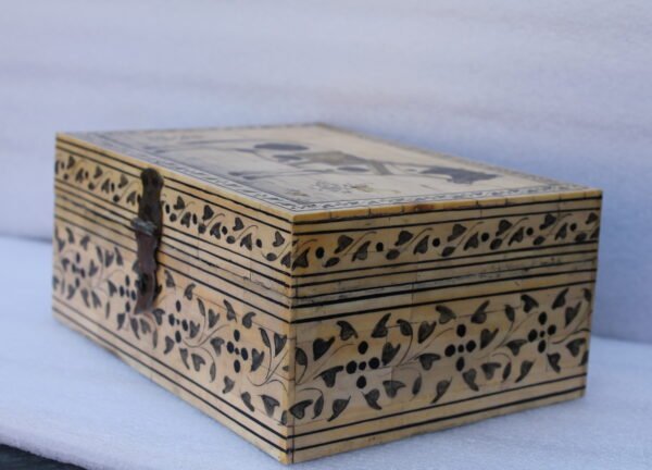 BEAUTIFUL JEWELLERY BOX - Image 2