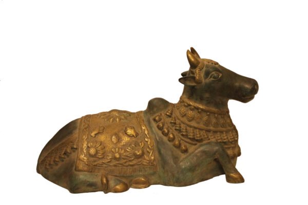 VINTAGE BEAUTIFUL CARVED BRASS COW