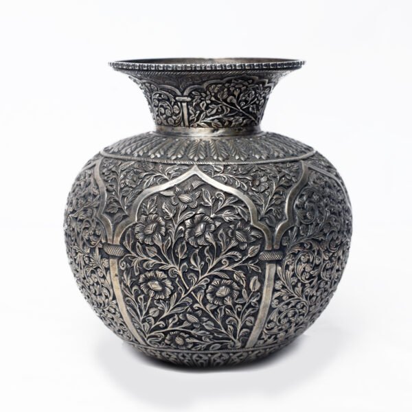 DECORATIVE BEAUTIFUL SILVER POT