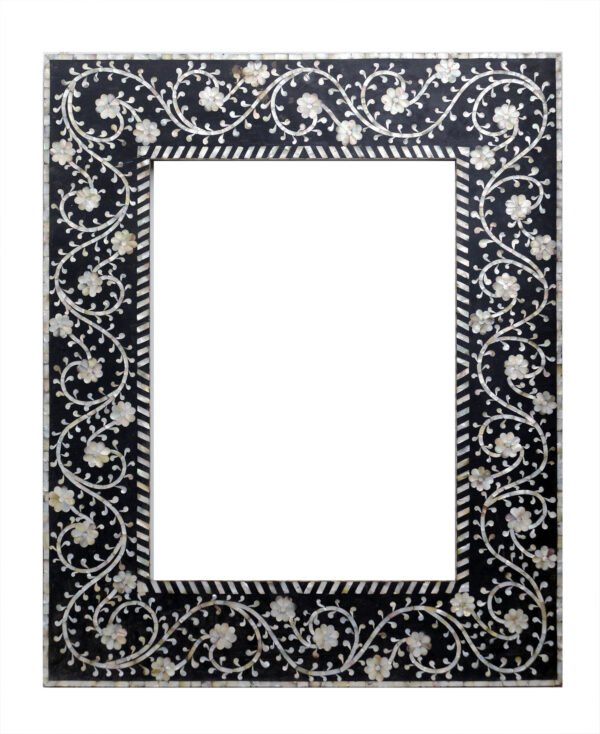 VINTAGE BEAUTIFUL CRAFTED FLOWER FRAME