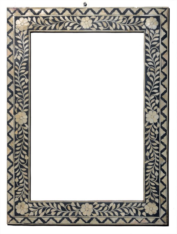 VINTAGE BEAUTIFUL CRAFTED FLOWER FRAME