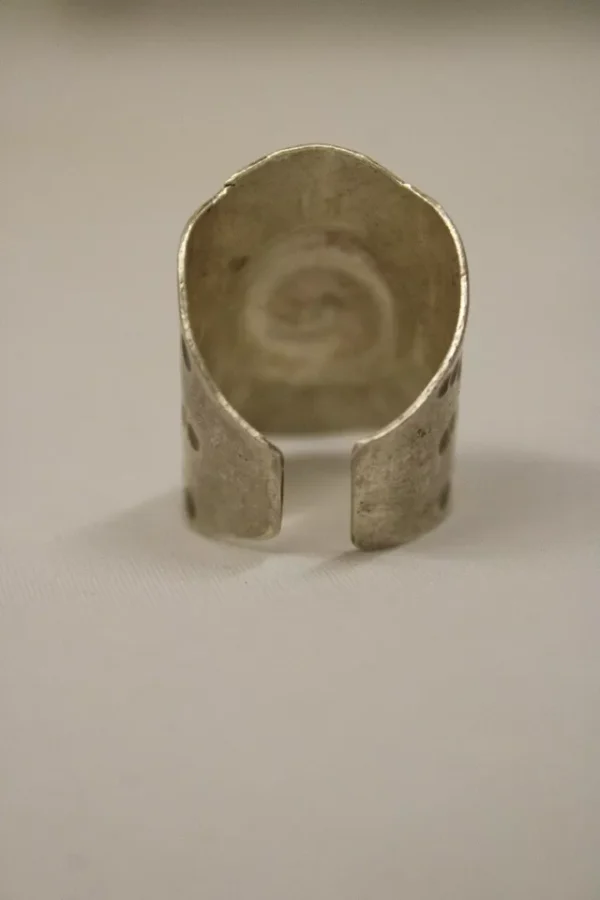 Hammered Spirals Tube Eye Figure Sterling Silver Ring - Image 3