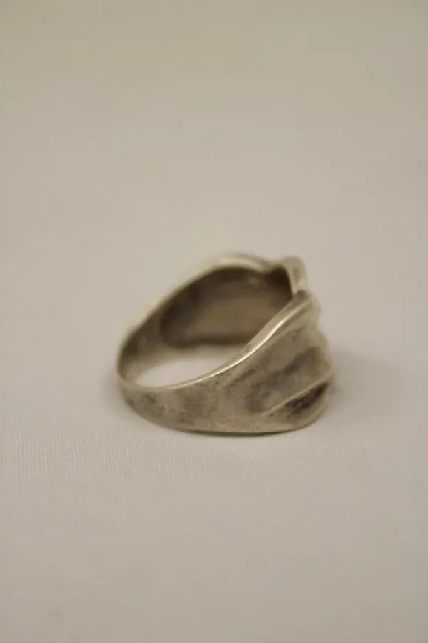 Sterling Silver Avon Ring with Flower Design - Image 3