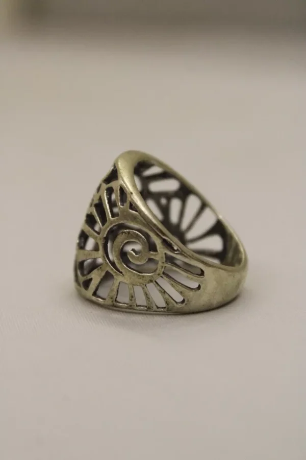 Sterling silver ring solid Flower Design - Image 2