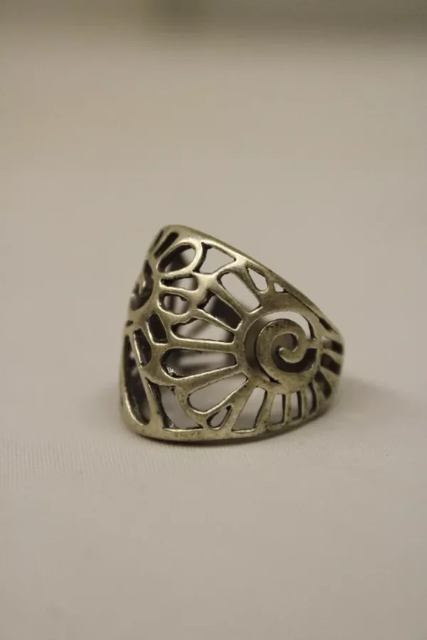 Sterling silver ring solid Flower Design - Image 3